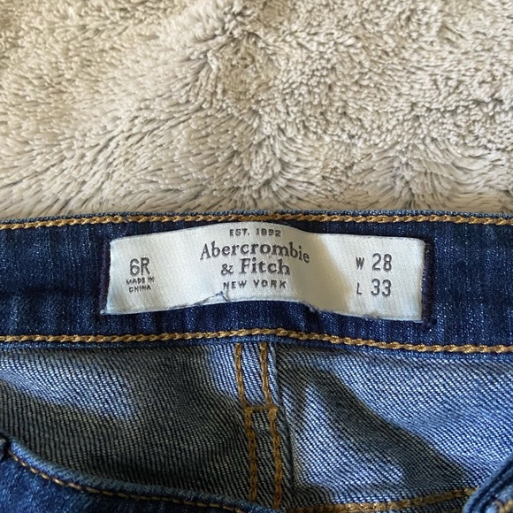 Distressed jeans - Picture 3 of 4